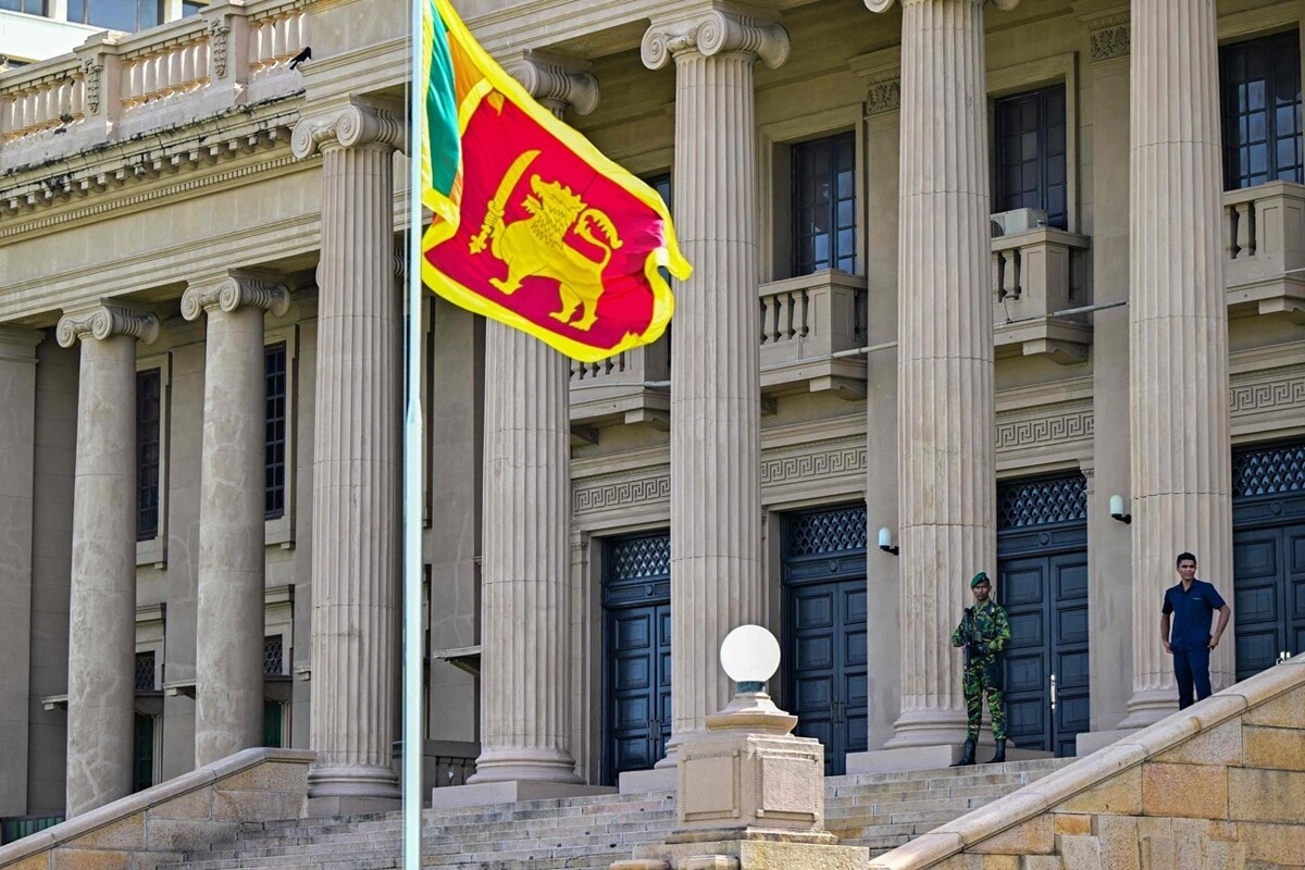 Премьер-министр Шри-Ланки подал в отставку после выборов